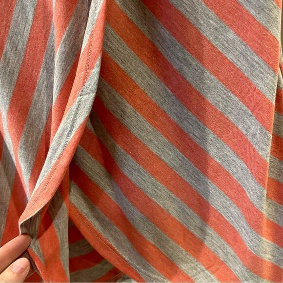 Women’s short sleeve stripe back detailed top‎ - Picture 5 of 8